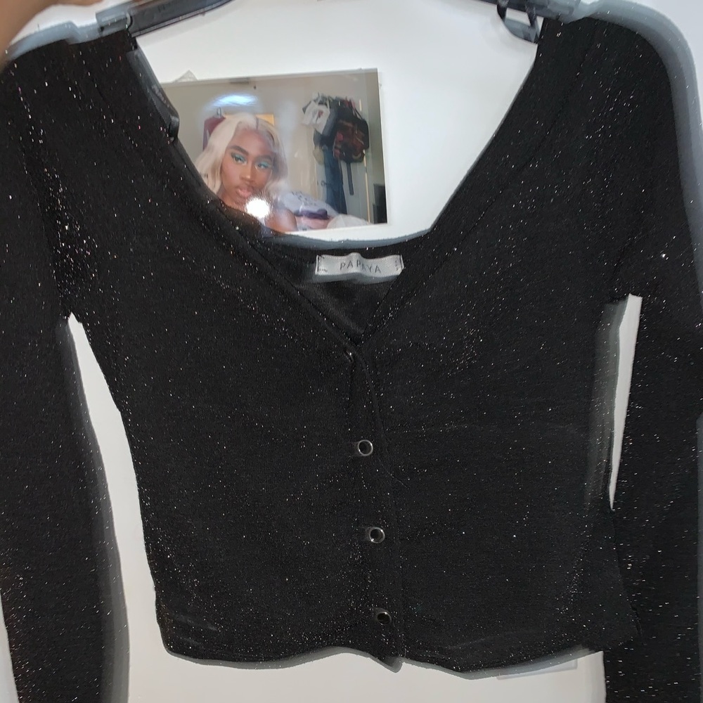 Off shoulder black sparkly long sleeved crop top❤️